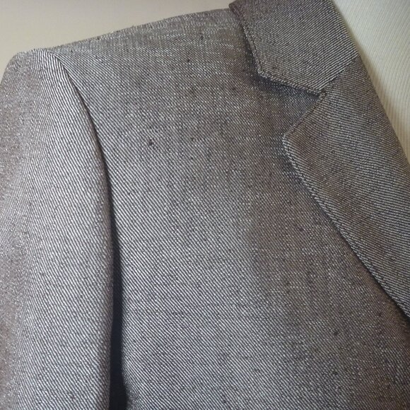 New Le Suit Skirt Set Size 8 Ruffle Pleated Hem Tan Beige Lapel Scarf 3-Piece - Picture 13 of 15